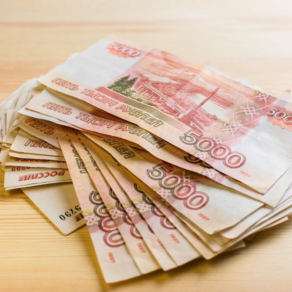 Ежемесячные выплаты 10 000 рублей: кому положена новая социальная поддержка