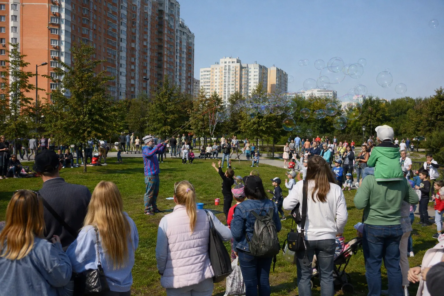 Главное про День города в Москве: бесплатные события, Cosmoscow, перекрытия улиц