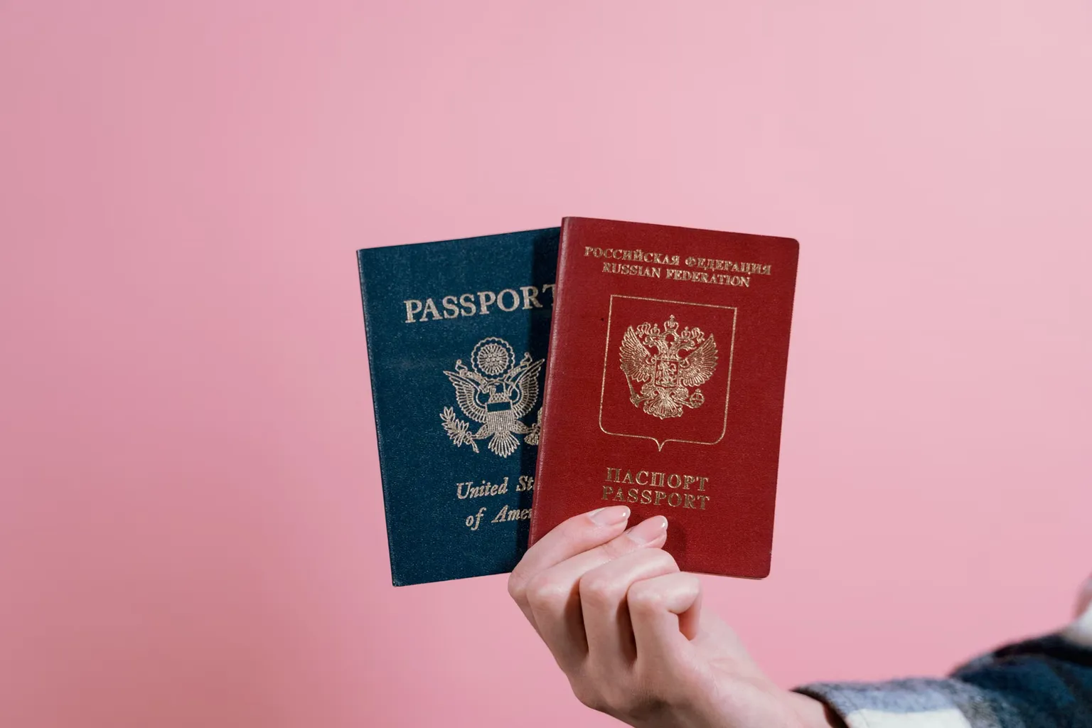 Проверка действительности патента иностранного работника в 2026 году: алгоритм действий для работодателей и